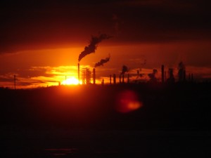 On ne sait pas s'il s'agit d'une aube ou d'un crépuscule, pas plus que le Manifeste Élan global...