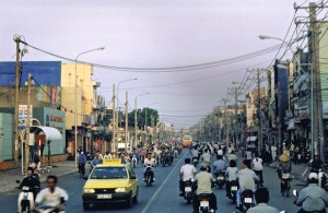 444. circulation normale, difficile à imaginer si tout le monde était en auto; et à ne pas oublier le stationnement des motos sur les trottoirs et un peu partout